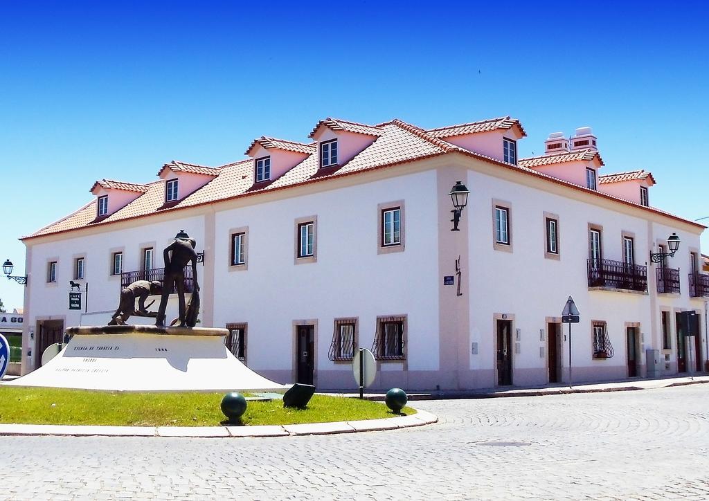 Casa Do Largo - Golega - Turismo De Habitacao Hotel Luaran gambar