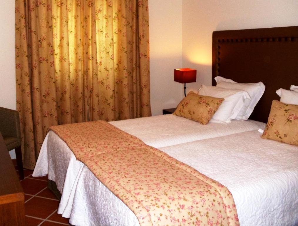 Casa Do Largo - Golega - Turismo De Habitacao Hotel Bilik gambar